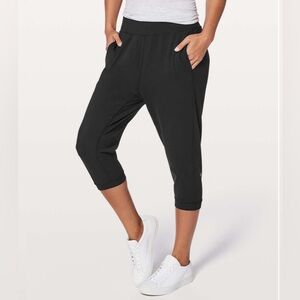 Lululemon Rejuvenate Crop pants size 12 black